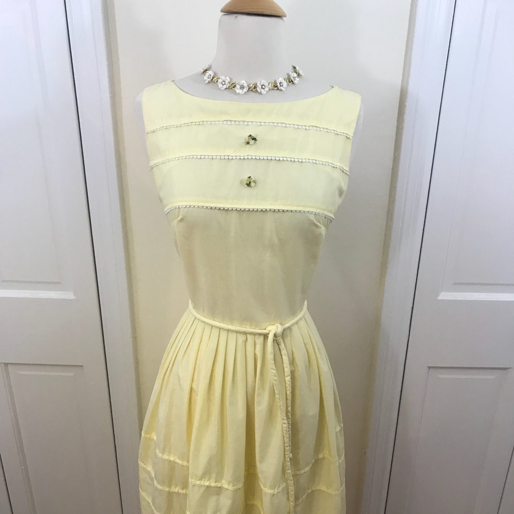 Vintage 1960s lemon yellow dress